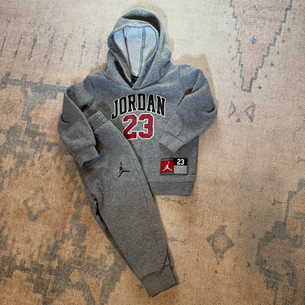 Jordan 24M gray toddler sweatsuit